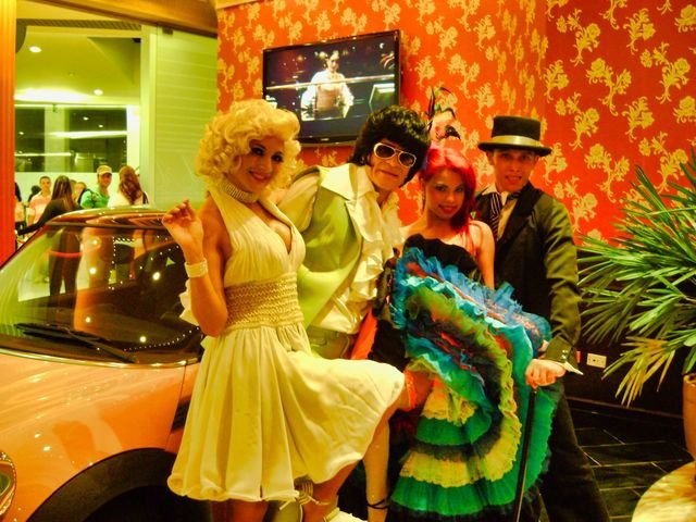 Montaje con personajes para evento temático