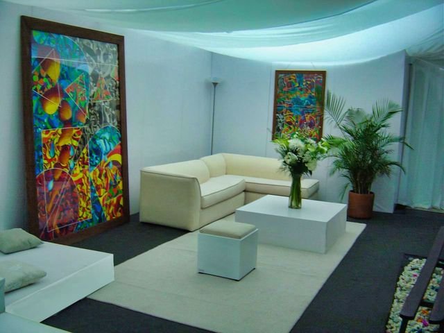 Sala VIP con mobiliario elegante y decoración
